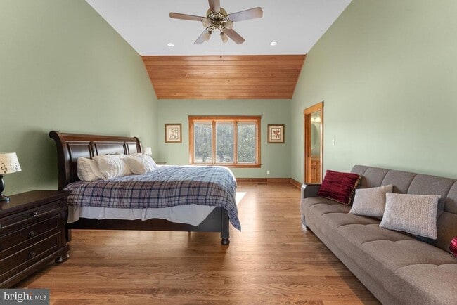 Building Photo - 3535 Meadow Rd