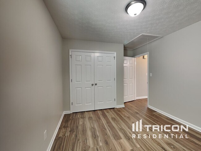 Building Photo - 576 Deer Path