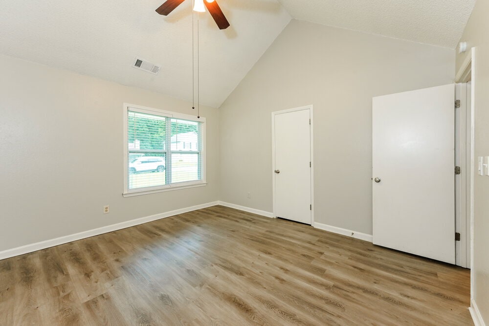 Building Photo - 1612 Picadilly Ct NE