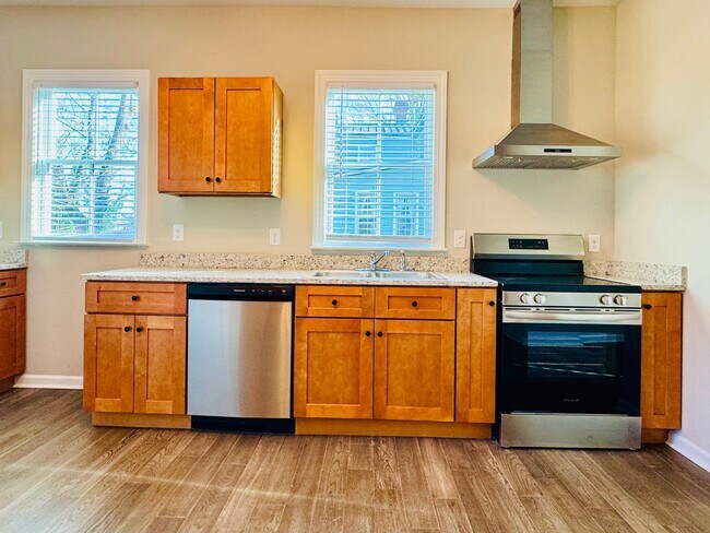 Building Photo - 218 College St