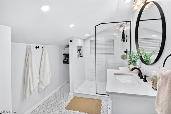 Building Photo - 10903 Parkhurst Dr