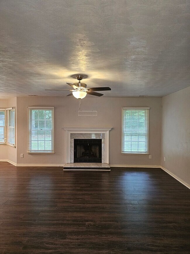 Building Photo - 803 Haskins Dr