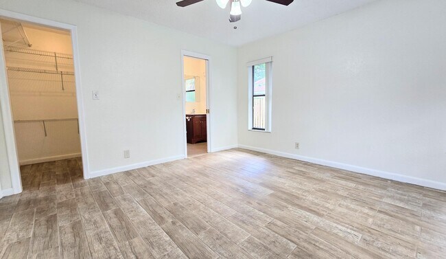 Building Photo - 1530 NW 93rd Terrace