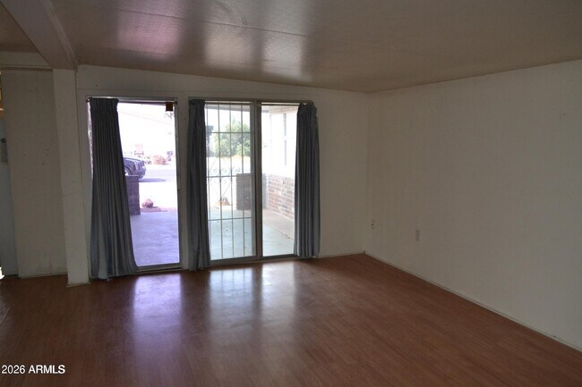 Building Photo - 731 S 85th St