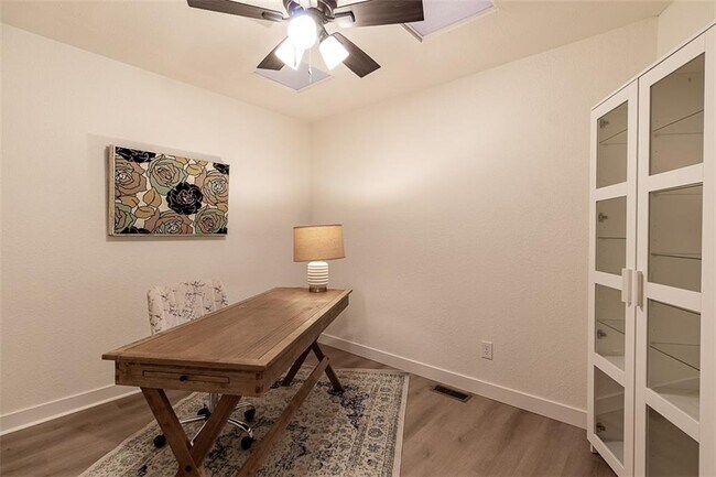 Building Photo - 16 Estes Dr