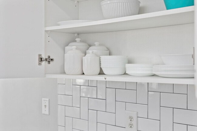 Building Photo - 111B S Yaupon Dr