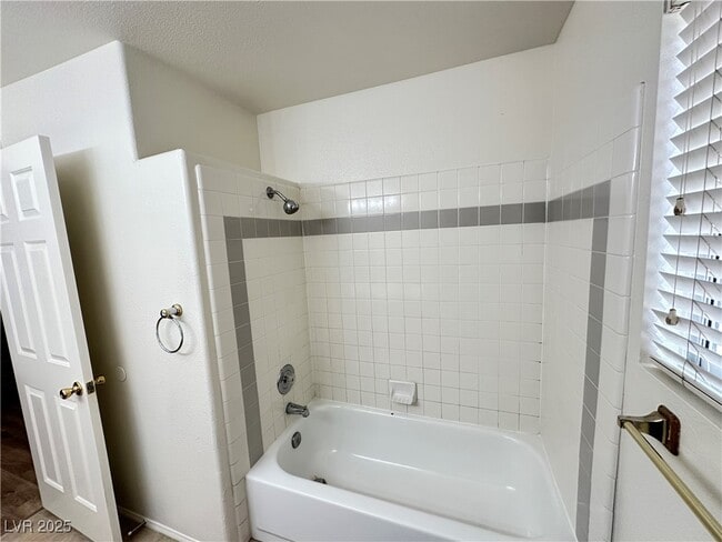 Building Photo - 8204 Tivoli Cove Dr
