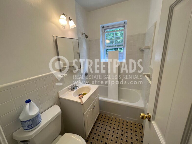 Building Photo - 1151 Beacon St