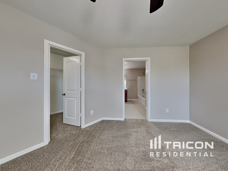Building Photo - 904 American Monarch Dr