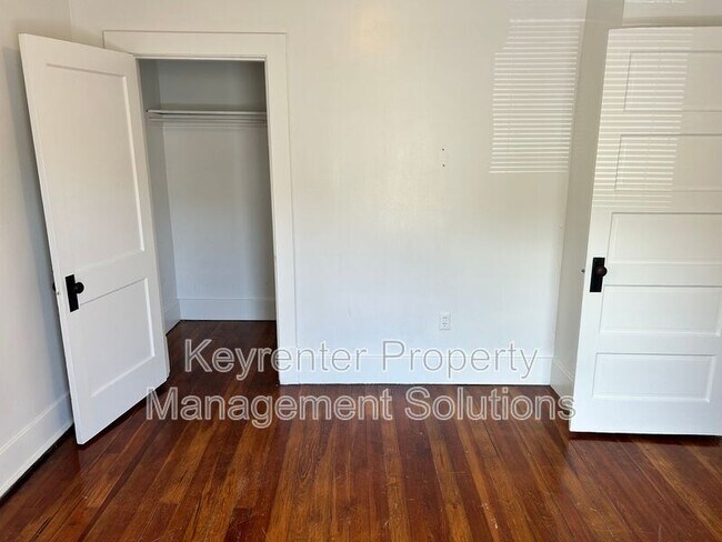 Building Photo - 204 W Peabody St