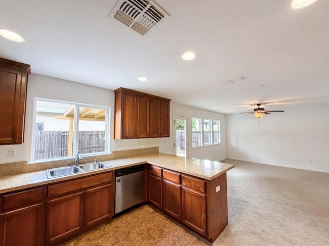 Building Photo - 251 Sugnet Way