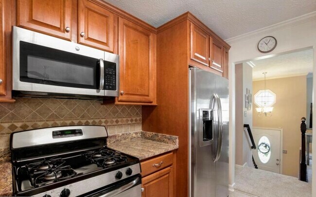 Building Photo - 45 Archwood Ave