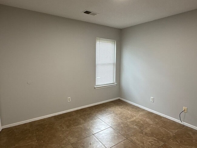 Building Photo - Freshly Transformed 3 bedroom home - Open To Section 8