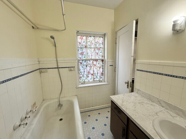 Building Photo - Massive 4 Bedroom, 2 Bath Brick Home