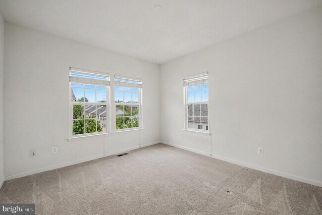 Building Photo - 15131 Leicestershire St