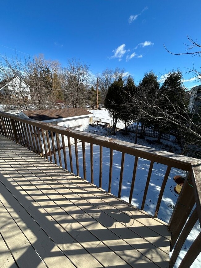 Building Photo - COMING SOON! - 2 BED 1 BATH Home!