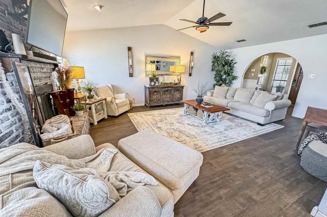 Building Photo - 1210 W Pueblo Ave