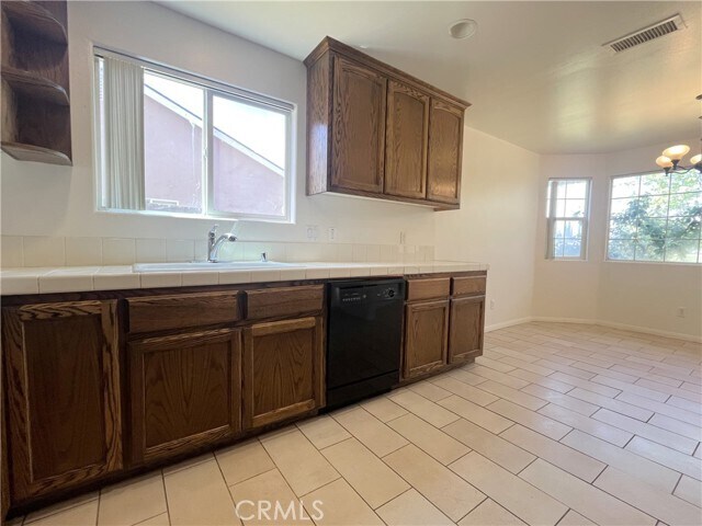 Building Photo - 860 Maple Ave