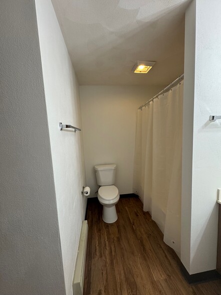 Building Photo - 4650 Hayes Rd