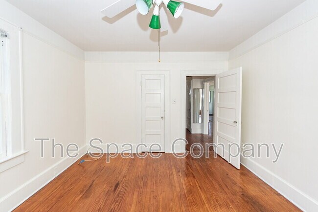 Building Photo - 25 8th Ave
