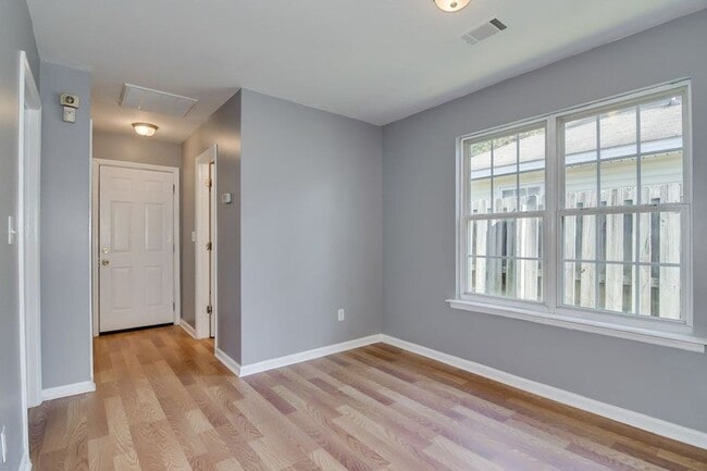 Building Photo - A Classic Act