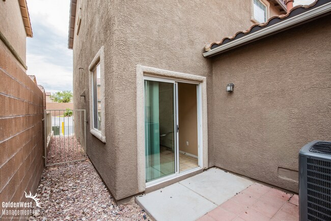Building Photo - Lovely 3Bdm 2.5Ba TownHome in Great Northw...