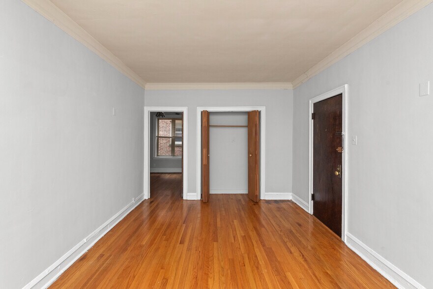 Building Photo - 4225 N Paulina St