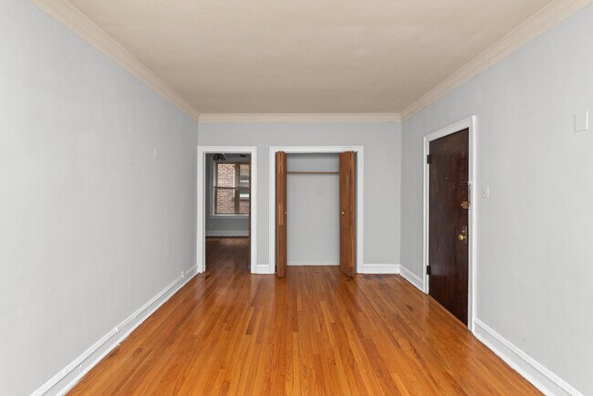 Building Photo - 4225 N Paulina St