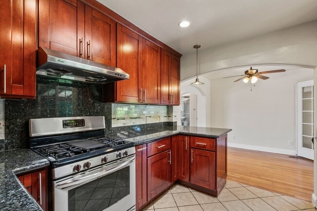 Building Photo - 135 Anza Way