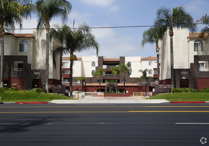 Sunset Terrace entry - Sunset Terrace Apartments Homes