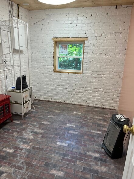 Building Photo - 135 Pigeon St