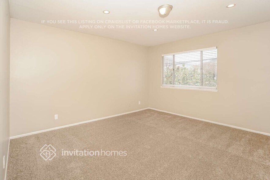 Building Photo - 12889 Fenton Ave