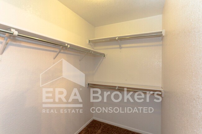 Building Photo - 702 Aries Dr