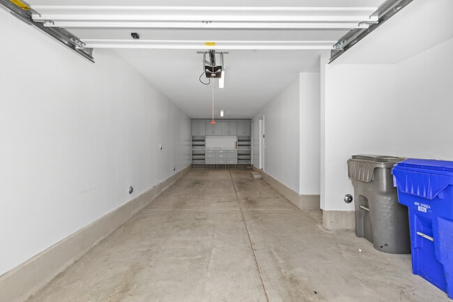Building Photo - 2065 Fifth Ave