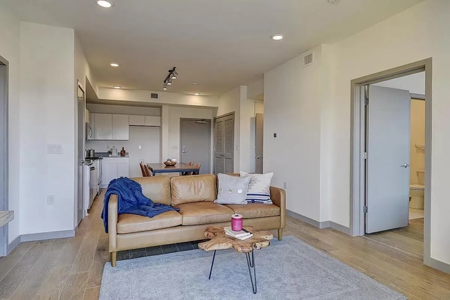 Building Photo - 400 Herron Dr