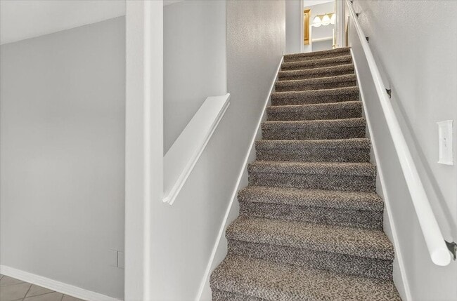 Building Photo - 2110 Encino Dr