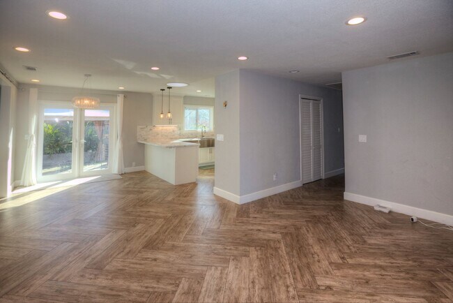 Building Photo - Sapcious remodeled Sundale w/ open floorplan