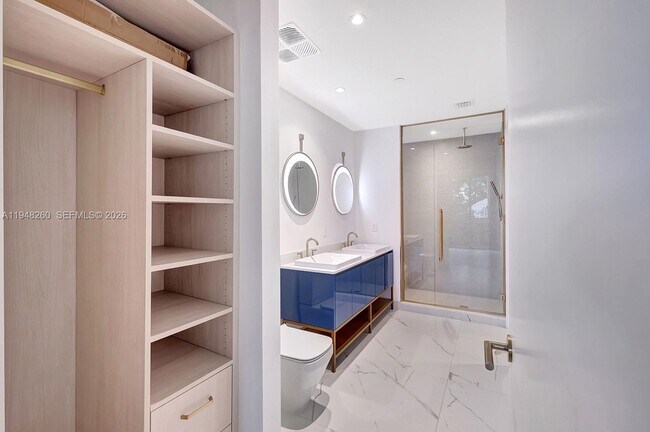 Building Photo - 2678 Tigertail Ave