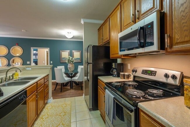 Building Photo - 2840 Shadowbriar Dr