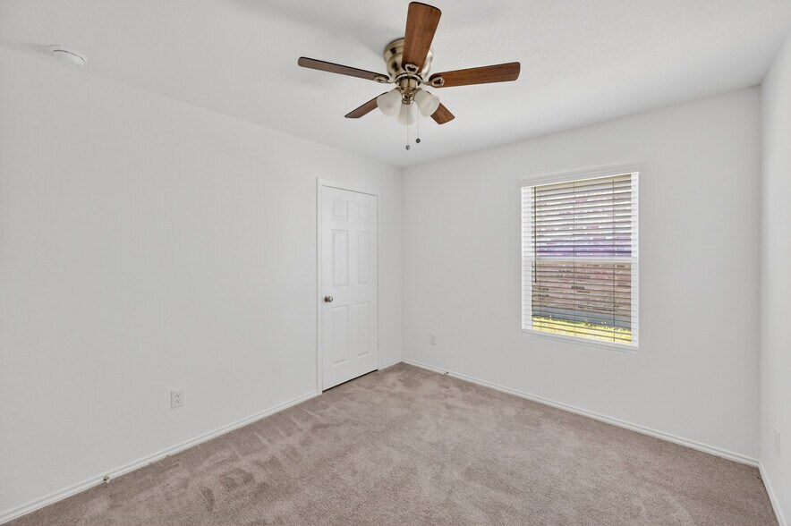 Building Photo - 4417 Benham Dr