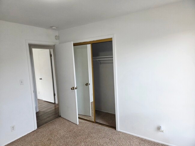 Building Photo - 1968 E 5850 S