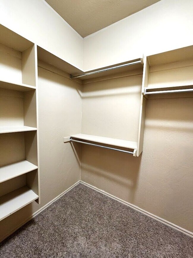 Building Photo - 13707 Oxford Dr