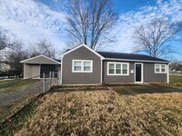 Building Photo - Updated 3 bedroom 1.5 bath home in Valley Station with a garage!