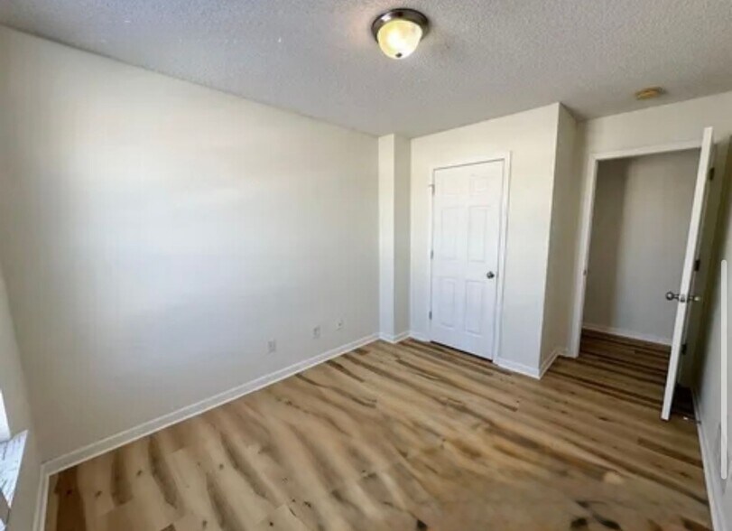 Building Photo - 710 SW Shadow Glen Dr