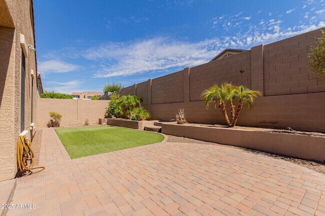 Building Photo - 10743 W Bronco Trail