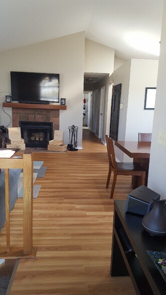 Building Photo - 474 Le Parc Cir
