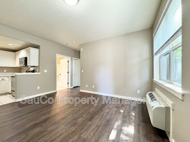 Building Photo - 616 NE Adwick Dr