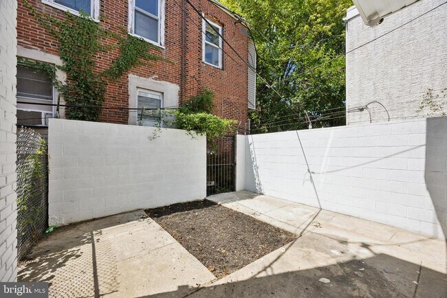 Building Photo - 278 S 60th St