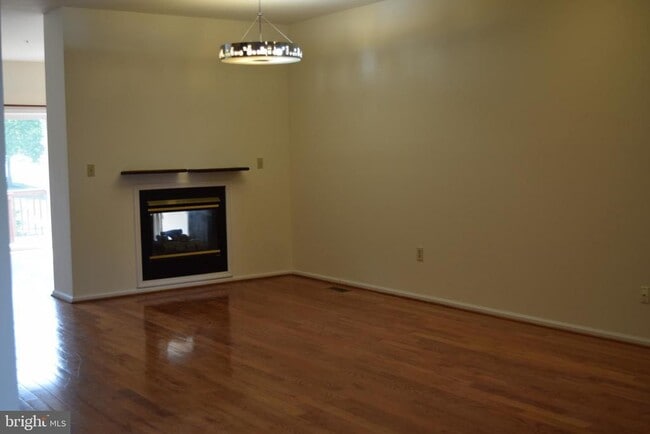 Building Photo - 713 Whitetail Cir