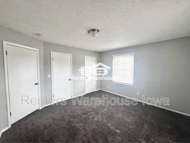 Building Photo - 2112 E Caulder Ave